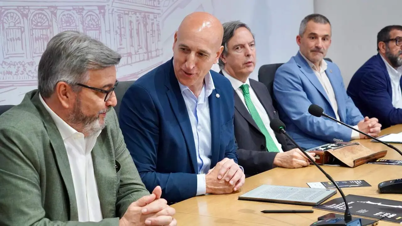 Le Quang Liem, Volodar Murzin, Faustino Oro y el leon&eacute;s, Jaime Santos, ser&aacute;n los cuatro grandes maestros que busquen el t&iacute;tulo en la 39 edici&oacute;n que se ha presentado este lunes en sociedad. Foto: Luna del Cura.