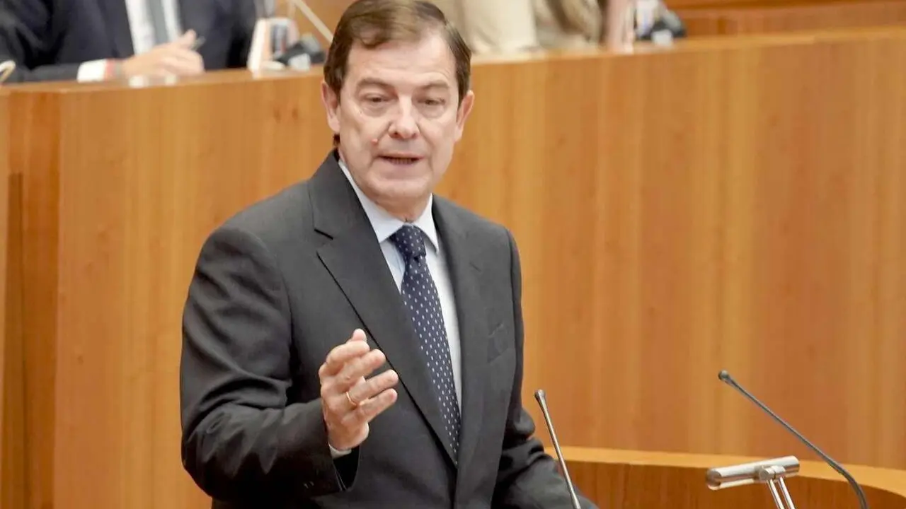 El candidato a la Presidencia de la Junta de Castilla y Le&oacute;n, Alfonso Fern&aacute;ndez Ma&ntilde;ueco, expone su programa de gobierno en las Cortes