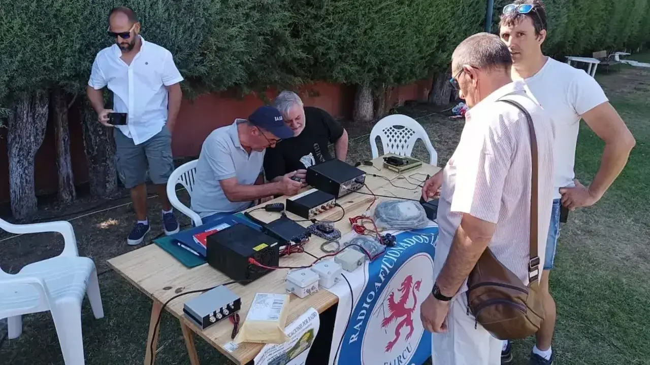 exhibicion-comunicaciones-radio-u-30-radioaficionados-leon