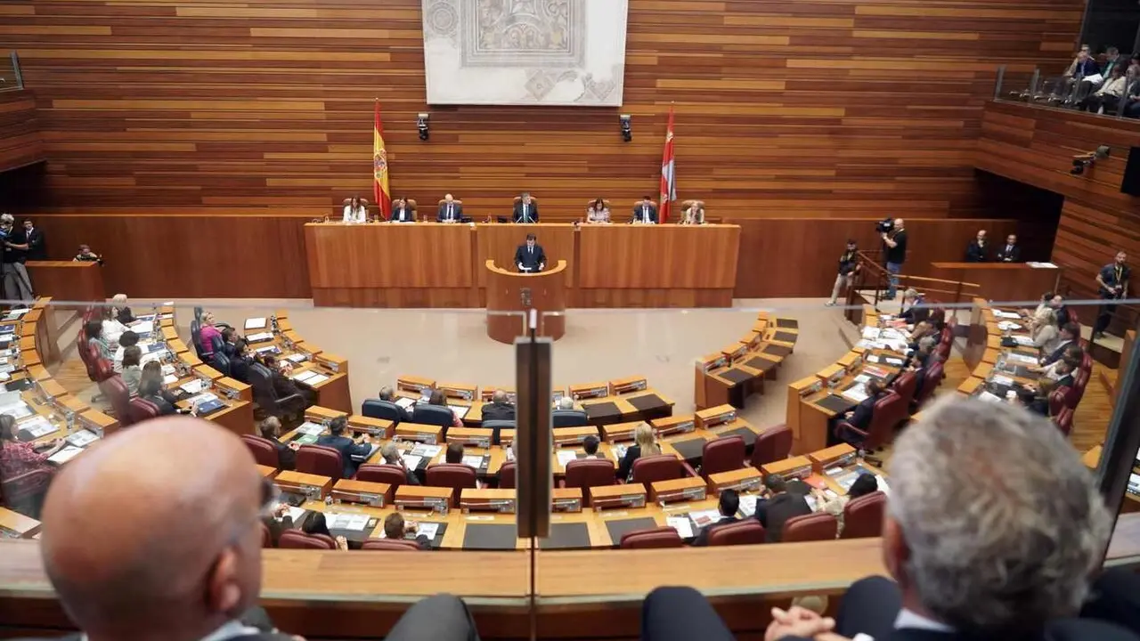 Un instante de la sesi&oacute;n de investidura este martes en las Cortes.