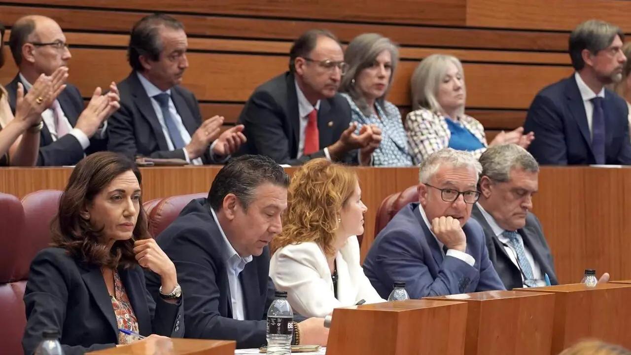Alicia Gallego, en primer t&eacute;rmino, durante el discurso de Ma&ntilde;ueco.
