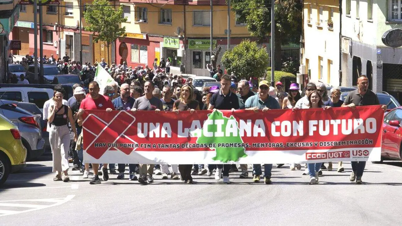 Paro de tres horas y manifestaci&oacute;n en Villablino (Le&oacute;n), bajo el lema &lsquo;Laciana merece futuro&rsquo;