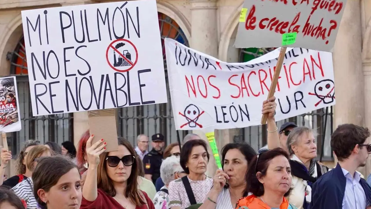 La plataforma contra la planta de biomasa de Puente Castro en Le&oacute;n se manifiesta contra el proyecto. Foto: Campillo