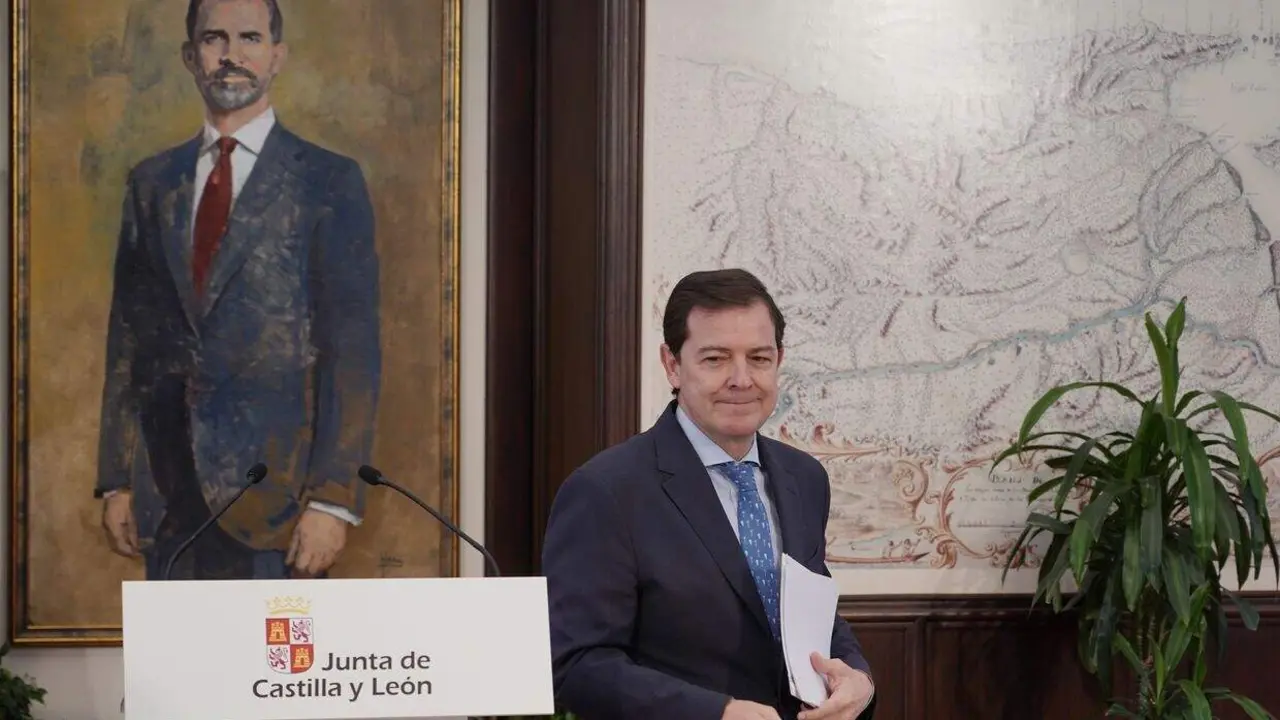 El presidente de la Junta de Castilla y Le&oacute;n, Alfonso Fern&aacute;ndez Ma&ntilde;ueco, comparece en rueda de prensa.