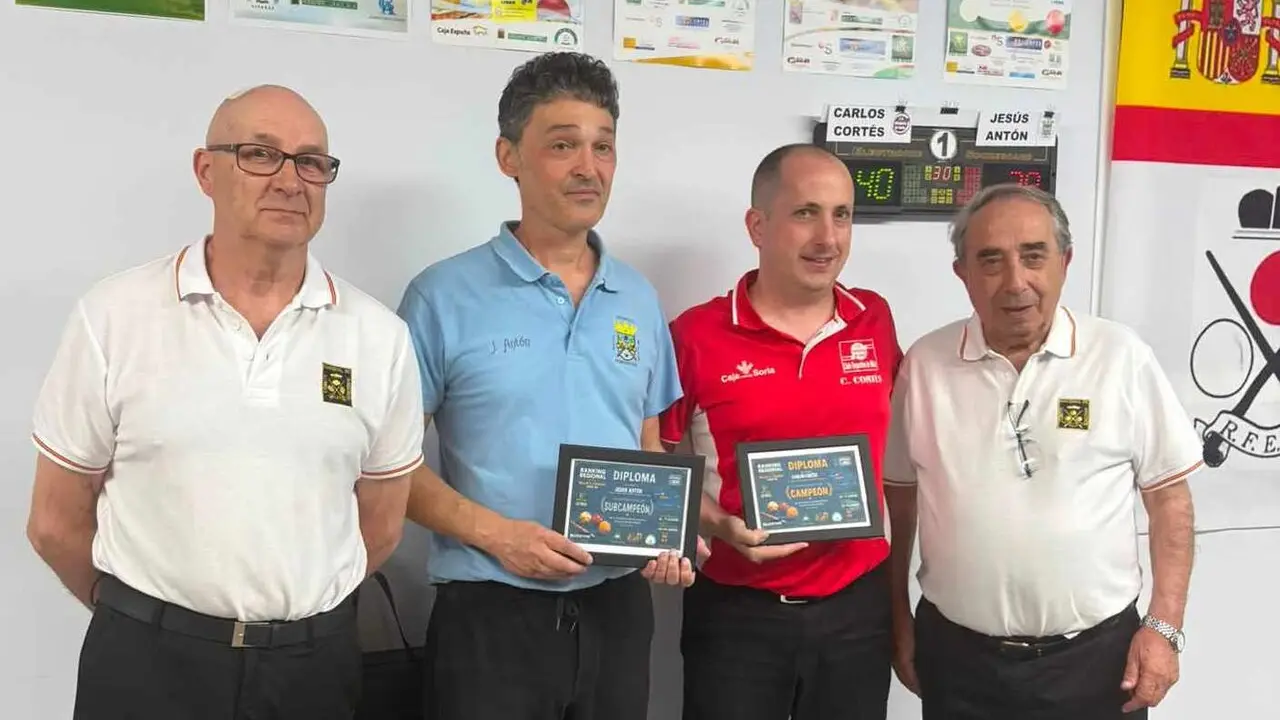 Carlos Ant&oacute;n se impone en Astorga en una emocionante final de la Liga Regional de Billar a Tres Bandas. El jugador soriano venci&oacute; por un ajustado 40 a 38 al berciano Jes&uacute;s Cort&eacute;s en una competici&oacute;n que reuni&oacute; a m&aacute;s de un centenar de participantes de toda Castilla y Le&oacute;n.