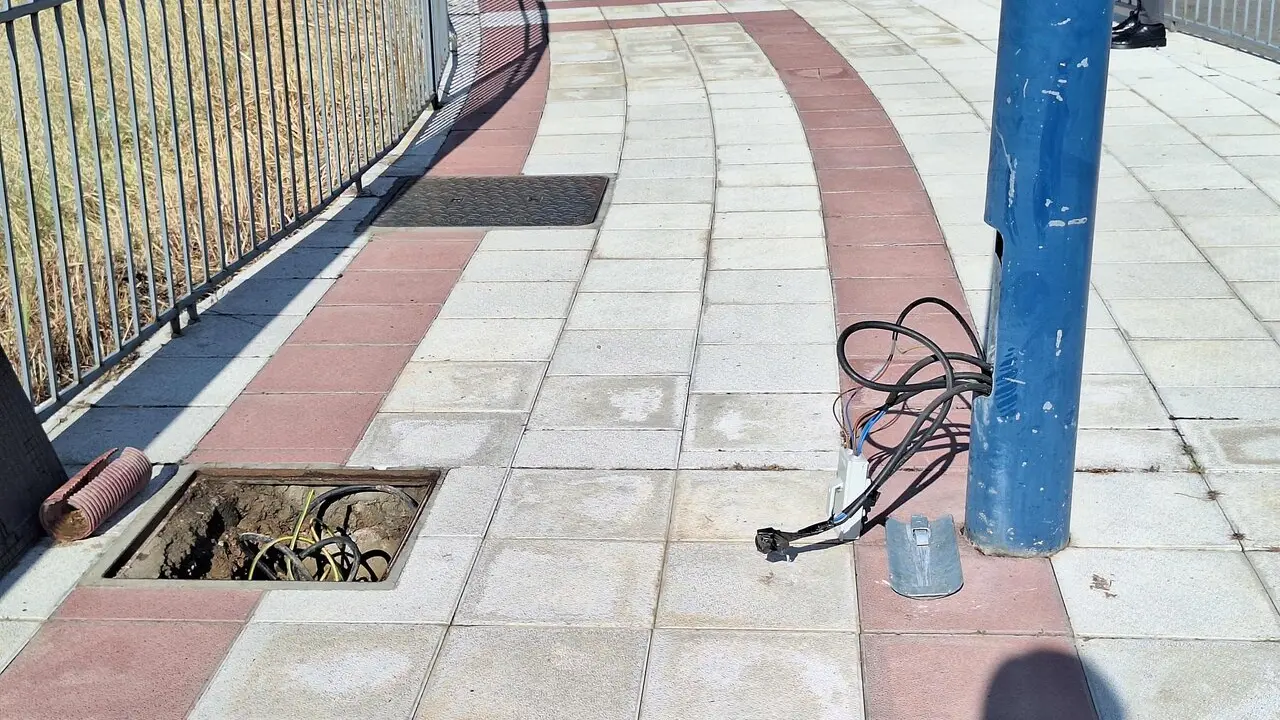 El Grupo Popular en el Ayuntamiento de San Andr&eacute;s del Rabanedo ha expresado su preocupaci&oacute;n ante la posible apertura pr&oacute;xima del vial que conectar&aacute; la zona de San Juan de Dios con el consistorio. La portavoz del PP, Noelia &Aacute;lvarez, sostiene que la infraestructura podr&iacute;a entrar en funcionamiento sin que se hayan corregido las deficiencias detectadas previamente y reflejadas, seg&uacute;n indica la formaci&oacute;n, en informes de la Polic&iacute;a Local.