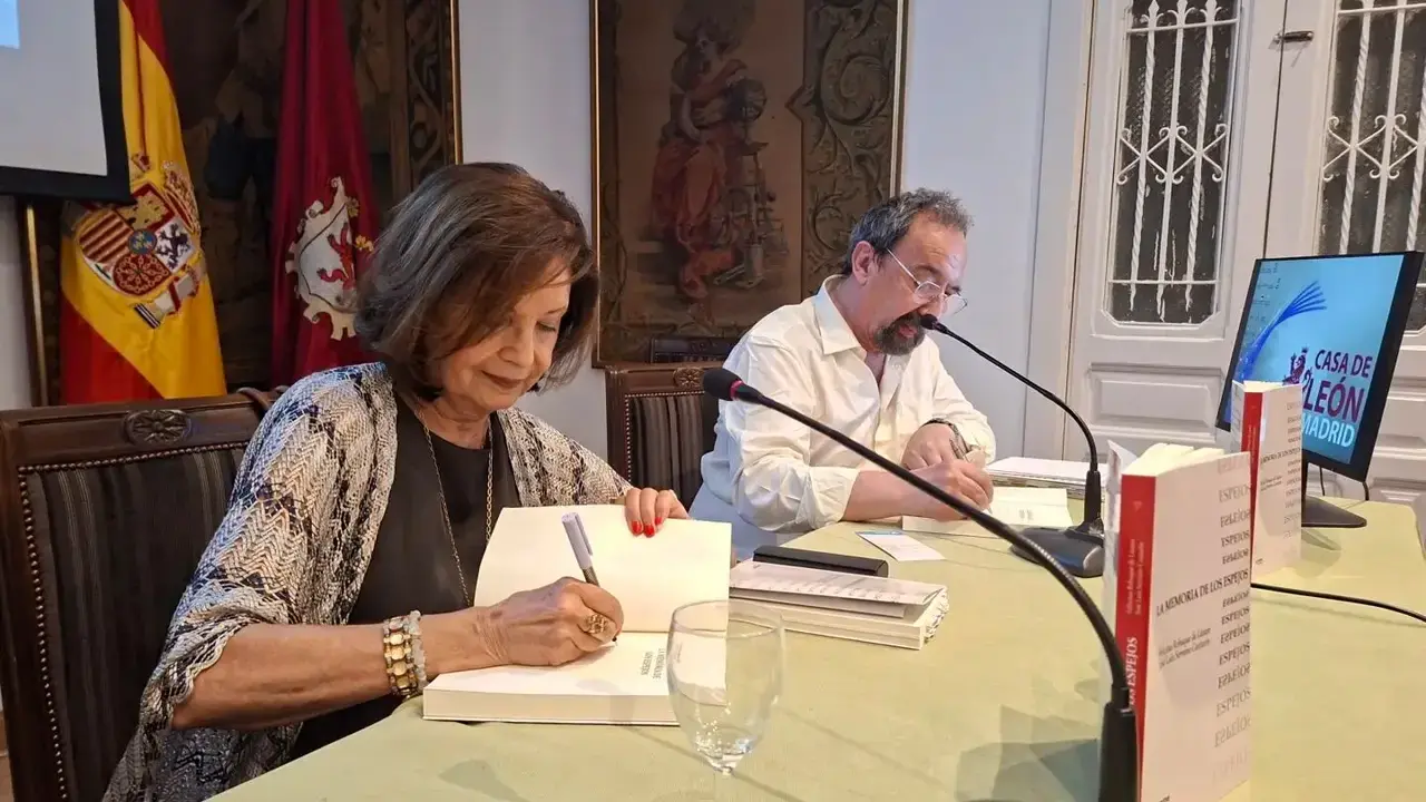 Felicitas Rebaque de L&aacute;zaro y Jos&eacute; Luis Serrano Cantar&iacute;n presentaron su novela y explicaron todos los secretos del trabajo creativo colaborativo
