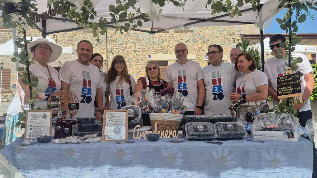 Inauguraci&oacute;n de la segunda edici&oacute;n de la feria &ldquo;Apostando por el Bierzo. Naturalmente&rdquo;, celebrada en Toreno con motivo de sus fiestas patronales este domingo. Foto: CCB.