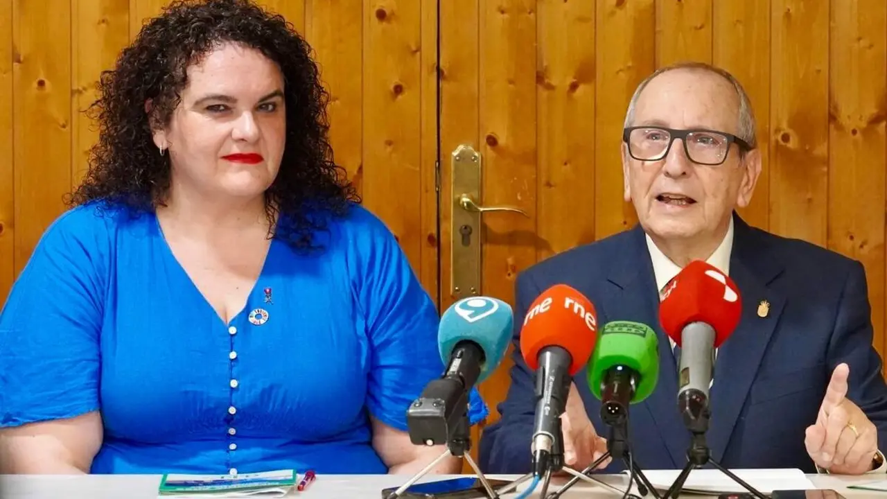 El presidente de Asleca, F&eacute;lix Llorente y la concejala de Bienestar Social y Juventud, Vera L&oacute;pez, presentan la memoria de actividad de la Asociaci&oacute;n Leonesa de Caridad (Asleca) correspondiente al ejercicio 2025