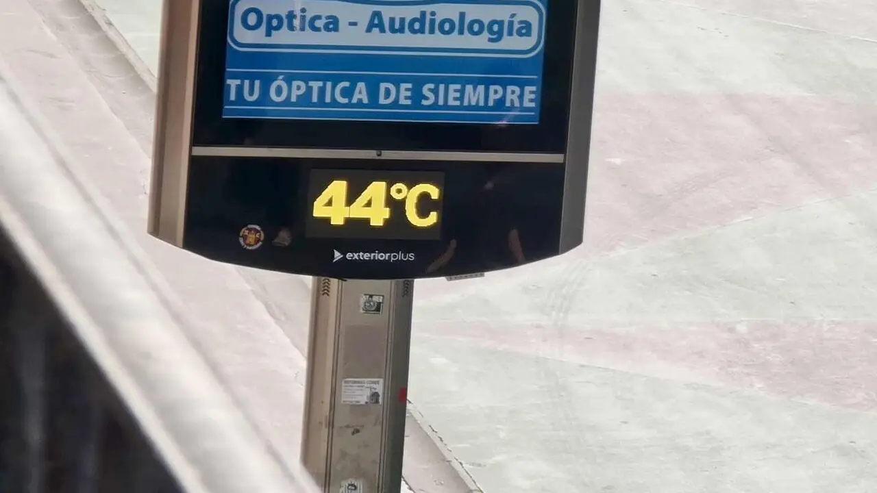 Imagen de un term&oacute;metro a 44 grados, este mi&eacute;rcoles, en Le&oacute;n capital.