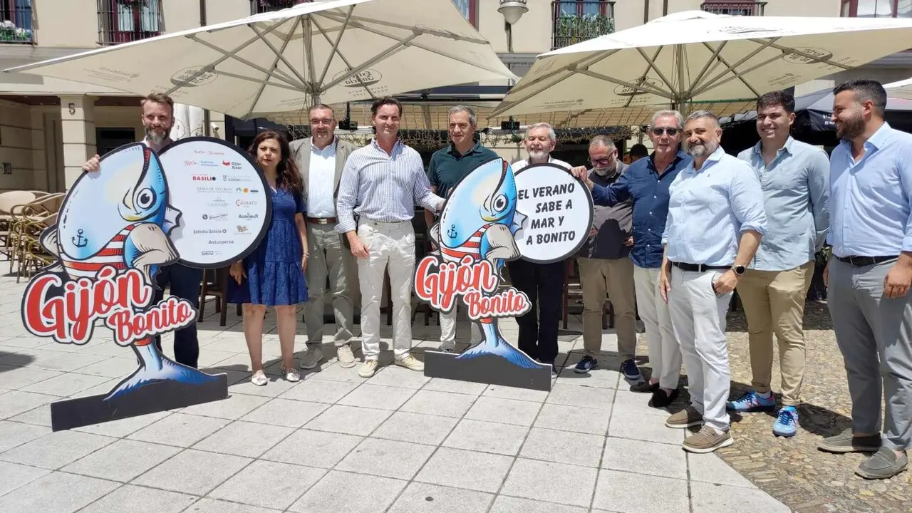 La iniciativa 'Gij&oacute;n Bonito' re&uacute;ne en el restaurante Pico Pico a representantes institucionales y del sector tur&iacute;stico para dar la bienvenida a la temporada del bonito del norte en la capital leonesa. Fotos: M.A. Garc&iacute;a
