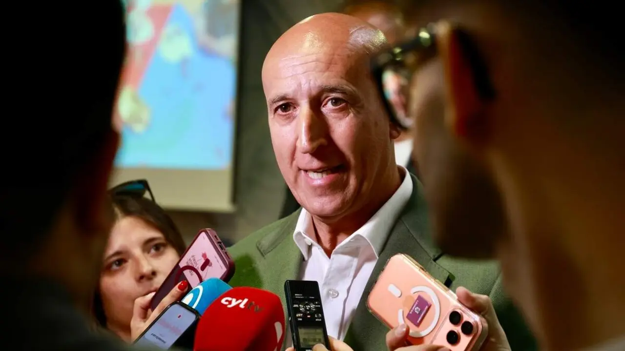 La Fundaci&oacute;n Secretariado Gitano de Le&oacute;n organiza un Encuentro Educativo en Abierto, al que asiste el alcalde de Le&oacute;n, Jos&eacute; Antonio Diez