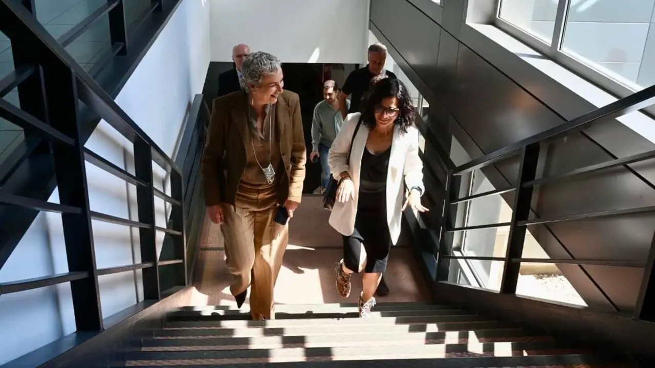 La consejera de Movilidad, Transformaci&oacute;n Digital e Inteligencia Artificial, Cristina Sanchidri&aacute;n, mantiene una reuni&oacute;n de trabajo con la directora de Scayle, Hilde P&eacute;rez, y visita el Centro de Supercomputaci&oacute;n de Castilla y Le&oacute;n