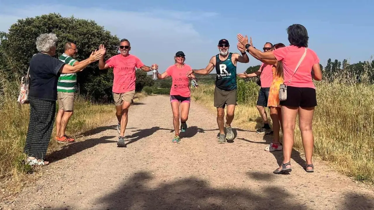La XVI edici&oacute;n de "A Santiago Contra el C&aacute;ncer" concluye en Compostela tras superar el calor extremo y ampliar su recorrido con nuevas rutas para recaudar fondos destinados a la Asociaci&oacute;n Espa&ntilde;ola Contra el C&aacute;ncer en Le&oacute;n.