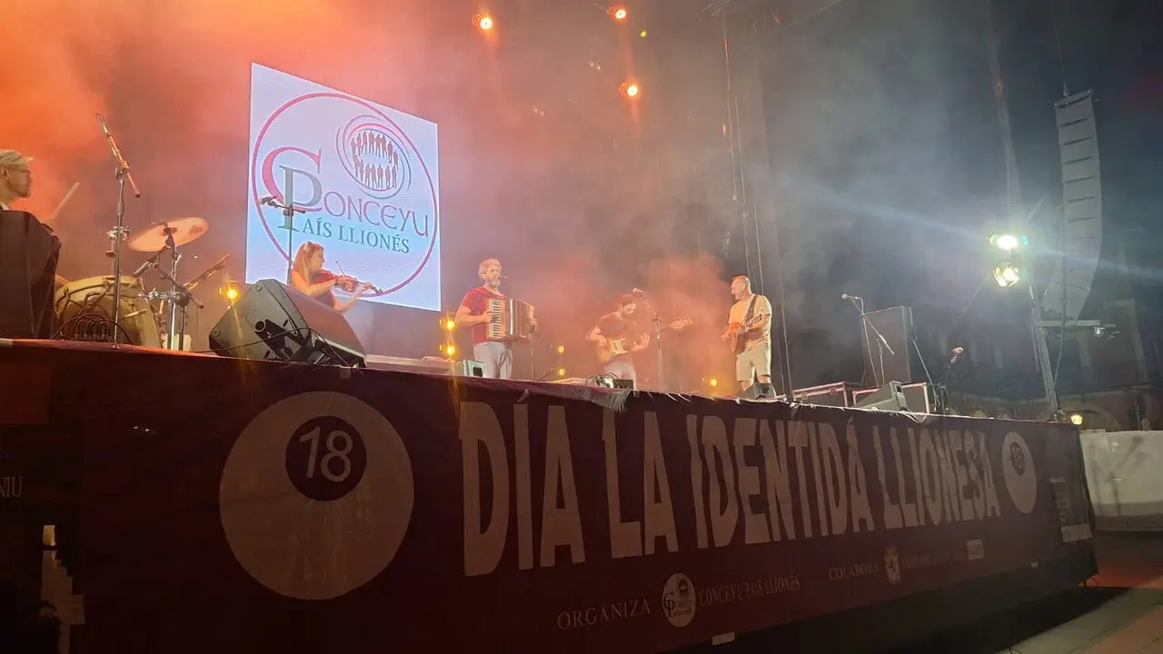 Conceyu Pa&iacute;s Llion&eacute;s celebra el "&eacute;xito" del V D&iacute;a la Indentid&aacute; Llionesa que "consolida" un lustro de "reivindicaci&oacute;n". Foto: Conceyu.