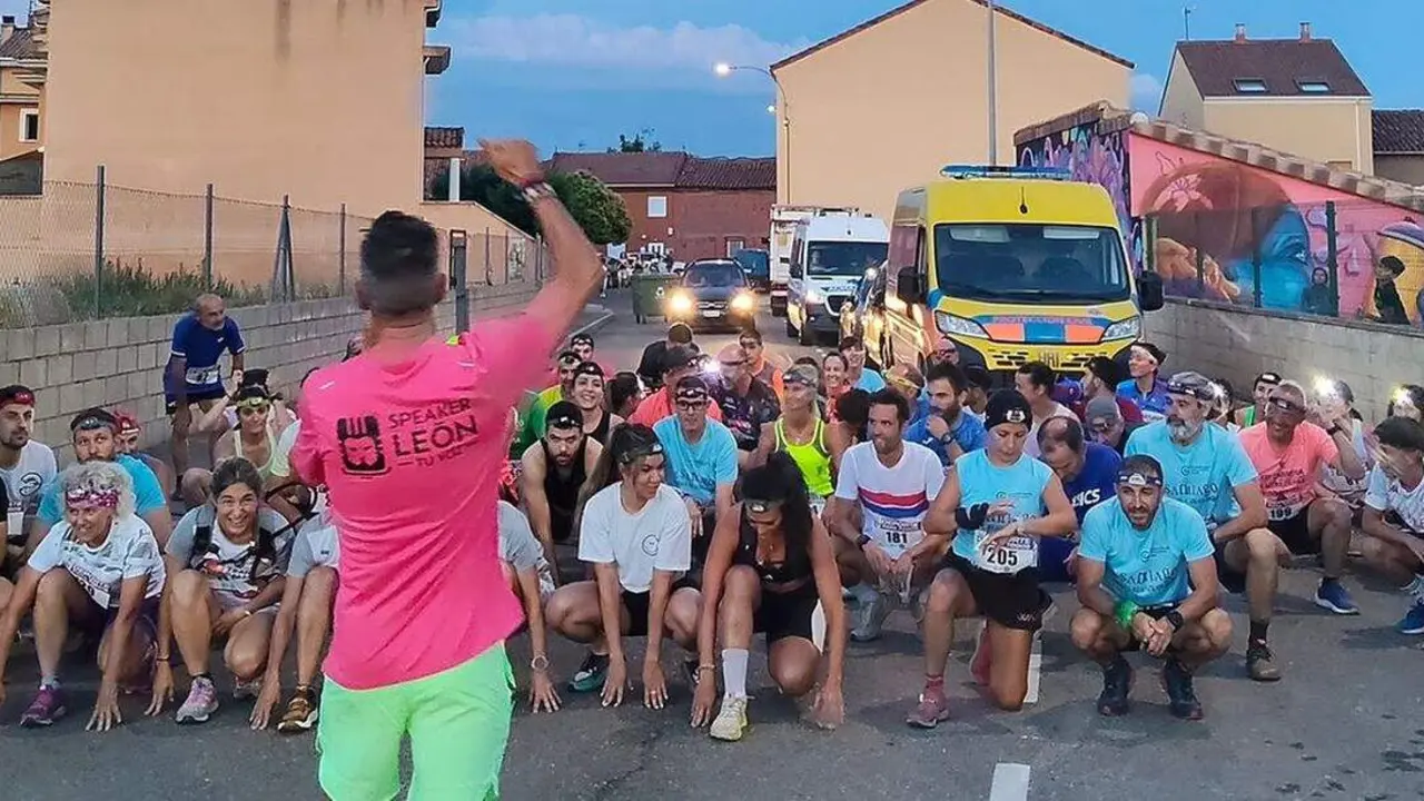 Salida del Cross Nocturno de Azadinos en su edici&oacute;n del verano pasado. Foto: Ayto. Sariegos.