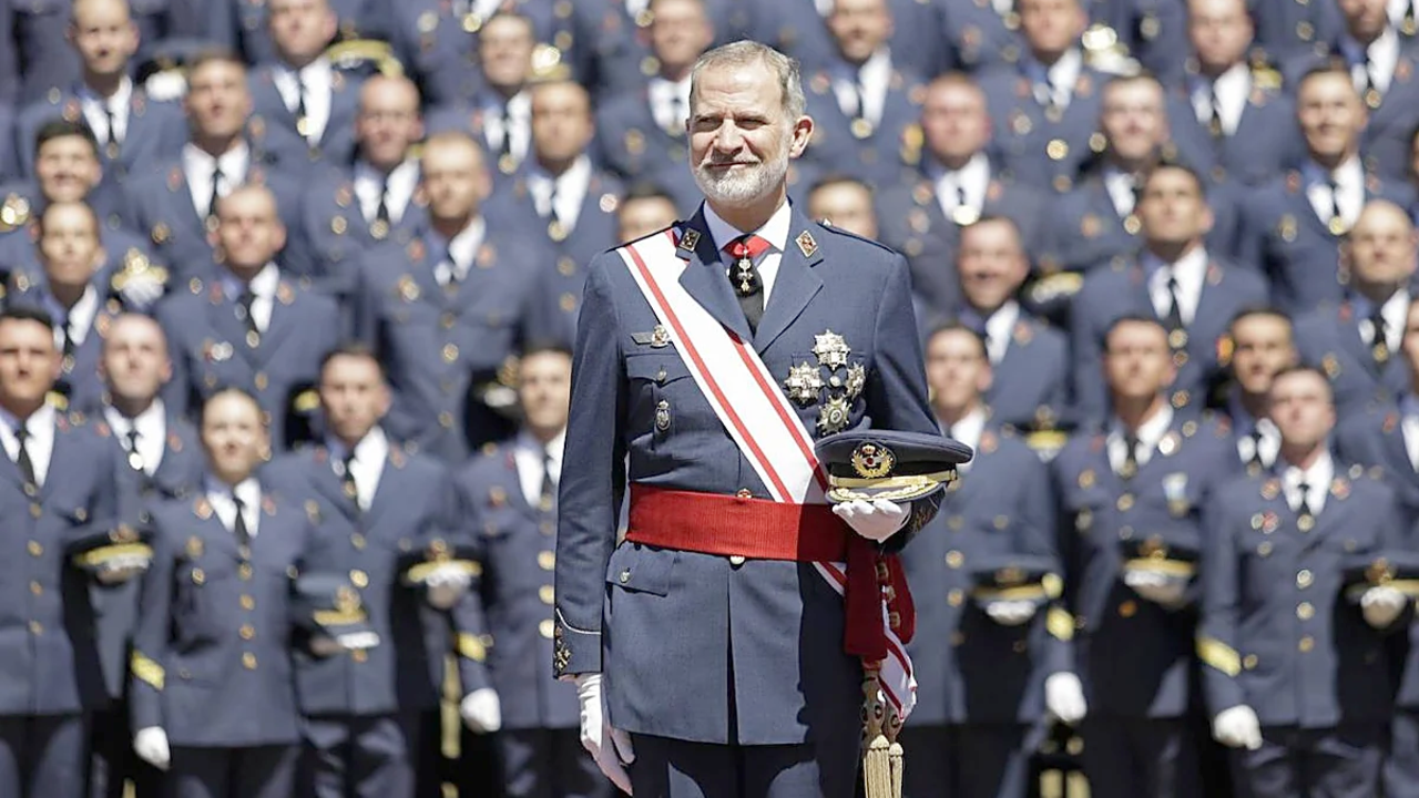 El rey de Espa&ntilde;a, Felipe VI, durante una entrega de despachos en la ABA.