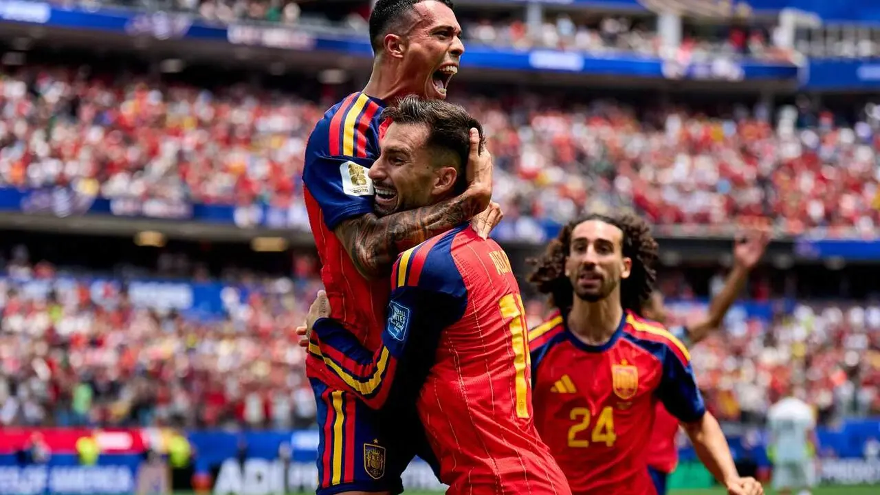 Espa&ntilde;a ya est&aacute; en los octavos de final del Mundial y lo hace despu&eacute;s de una de esas noches que sirven para medir el verdadero alcance de un aspirante. La selecci&oacute;n de Luis de la Fuente super&oacute; con claridad a Austria por 3-0, resolvi&oacute; su clasificaci&oacute;n con autoridad.