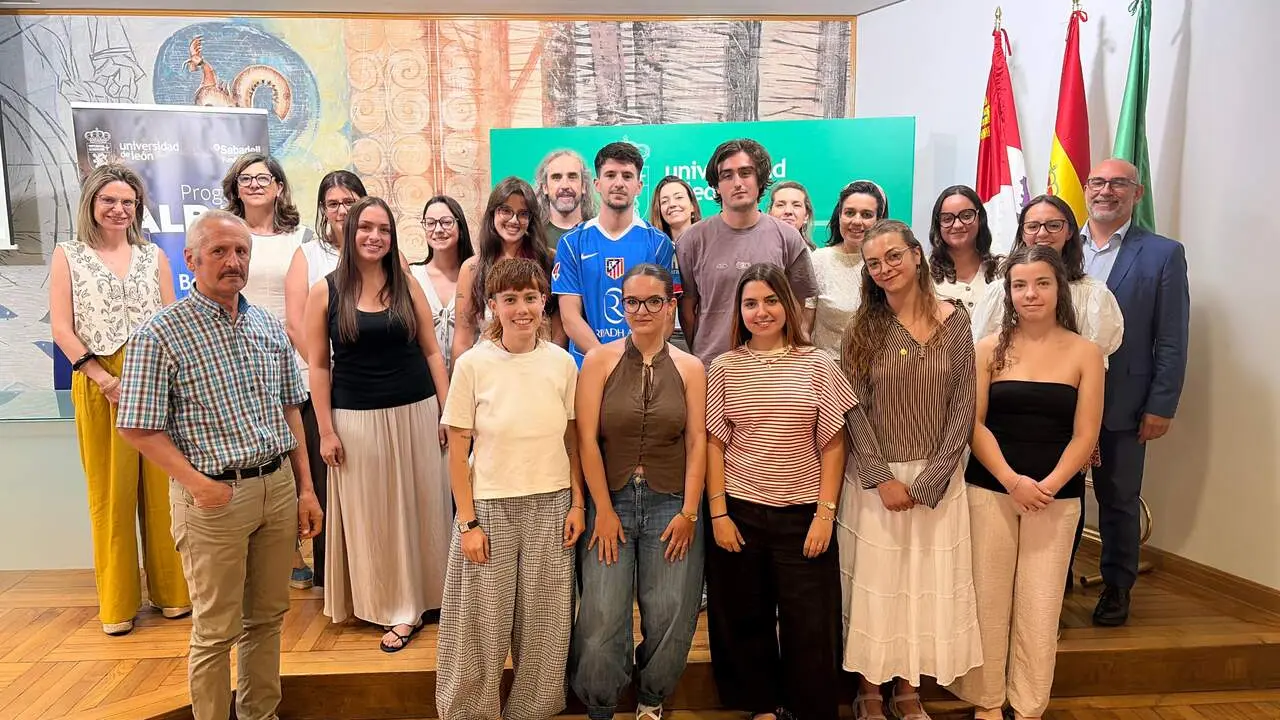 Trece estudiantes de la Universidad de Le&oacute;n impulsar&aacute;n este verano proyectos como la prevenci&oacute;n de incendios a trav&eacute;s de la toponimia, la recuperaci&oacute;n de recetas tradicionales, la revalorizaci&oacute;n de la lana o la memoria de las mujeres rurales en Hospital de &Oacute;rbigo, Peranzanes, Villadangos del P&aacute;ramo, Valdefresno o Villanueva de las Manzanas. Foto: ULE.