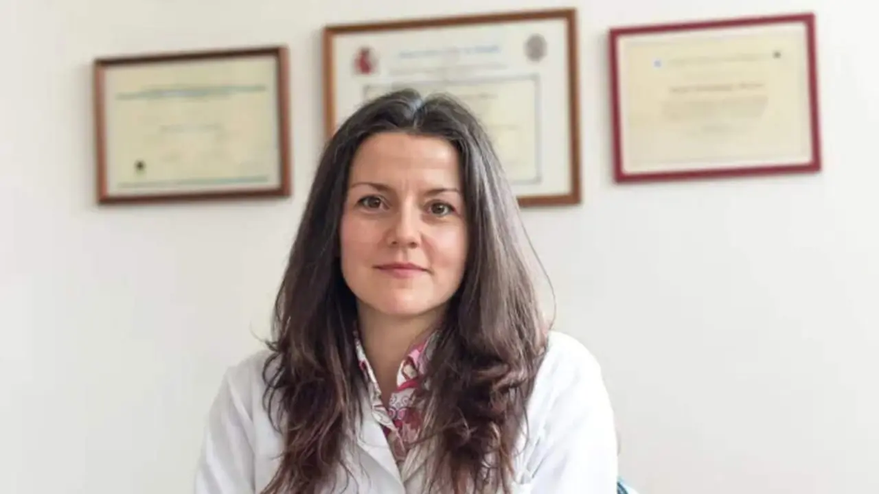 La logopeda leonesa Paula F. Marco en su consulta de Roa de la Vega.
