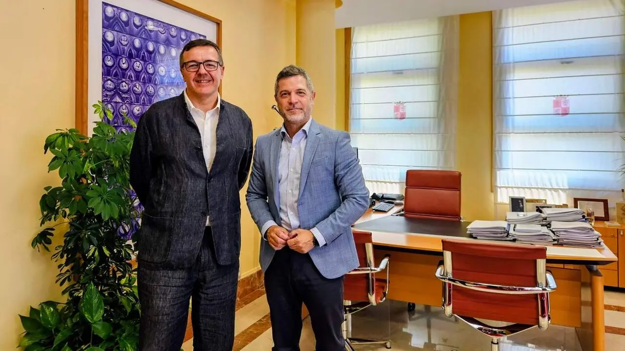 Ignacio Coll y Julio L&oacute;pez durante su reuni&oacute;n. Foto: CPCyL