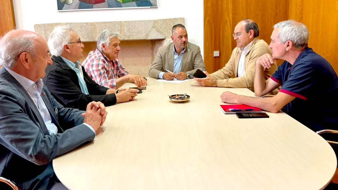 Imagen del encuentro mantenido en el denominado 'Foro del Manzanal'.