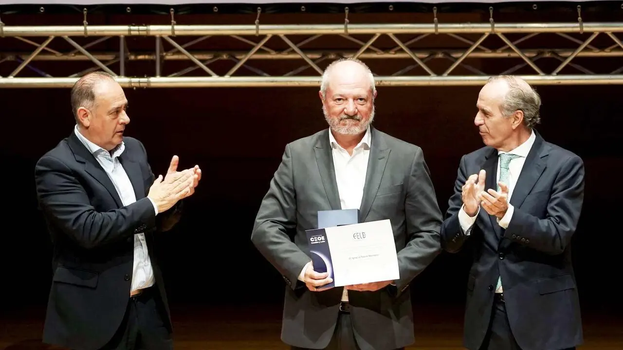 Entrega del Premio CEOE Castilla y Le&oacute;n a Ignacio Tejera, de Temon Inversiones, de Le&oacute;n