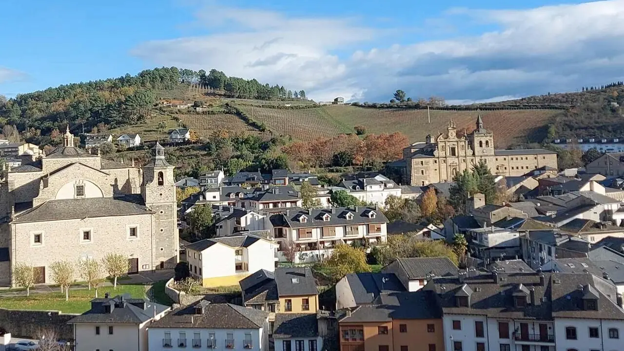 Imagen de la localidad de Villafranca del Bierzo; CB asegura que se pudieron evitar los cortes de agua sufridos por los vecinos.