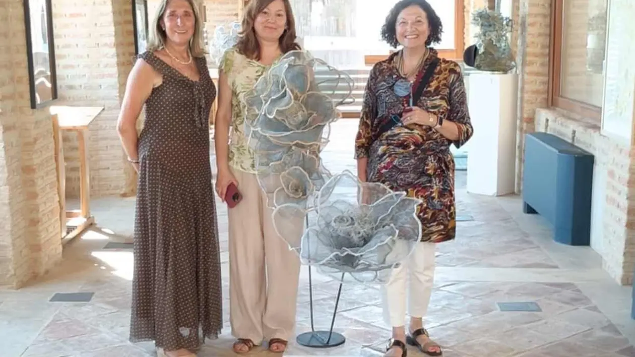 La exposici&oacute;n &Aacute;ureas abri&oacute; sus puertas en el espacio de La Peregrina, en Sahag&uacute;n, donde permanecer&aacute; como una nueva parada de un proyecto art&iacute;stico que combina creaci&oacute;n contempor&aacute;nea y recuperaci&oacute;n de la memoria hist&oacute;rica femenina.