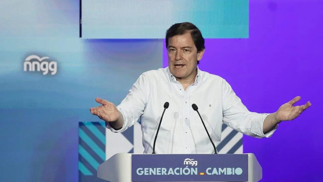 El presidente del Partido Popular, Alberto N&uacute;&ntilde;ez Feij&oacute;o, y el presidente del PPCyL, Alfonso Fern&aacute;ndez Ma&ntilde;ueco, clausuran el XVI Congreso Nacional de Nuevas Generaciones del Partido Popular
