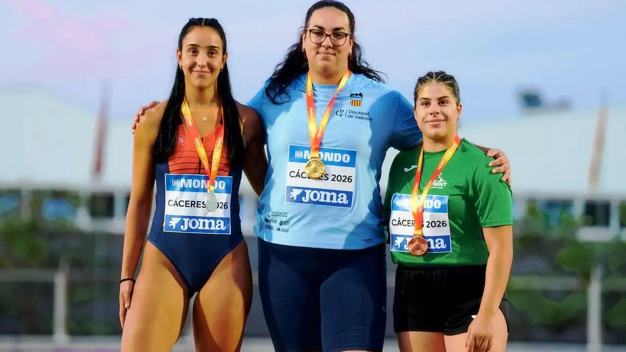 El Sprint Atletismo Le&oacute;n suma cuatro medallas en el Nacional Sub-23. Tilena Mart&iacute;nez conquista el oro en peso y el bronce en disco, mientras Mar&iacute;a L&oacute;pez logra la plata en jabalina y Mar&iacute;a G&oacute;mez Resino sube al podio en los 400 vallas.