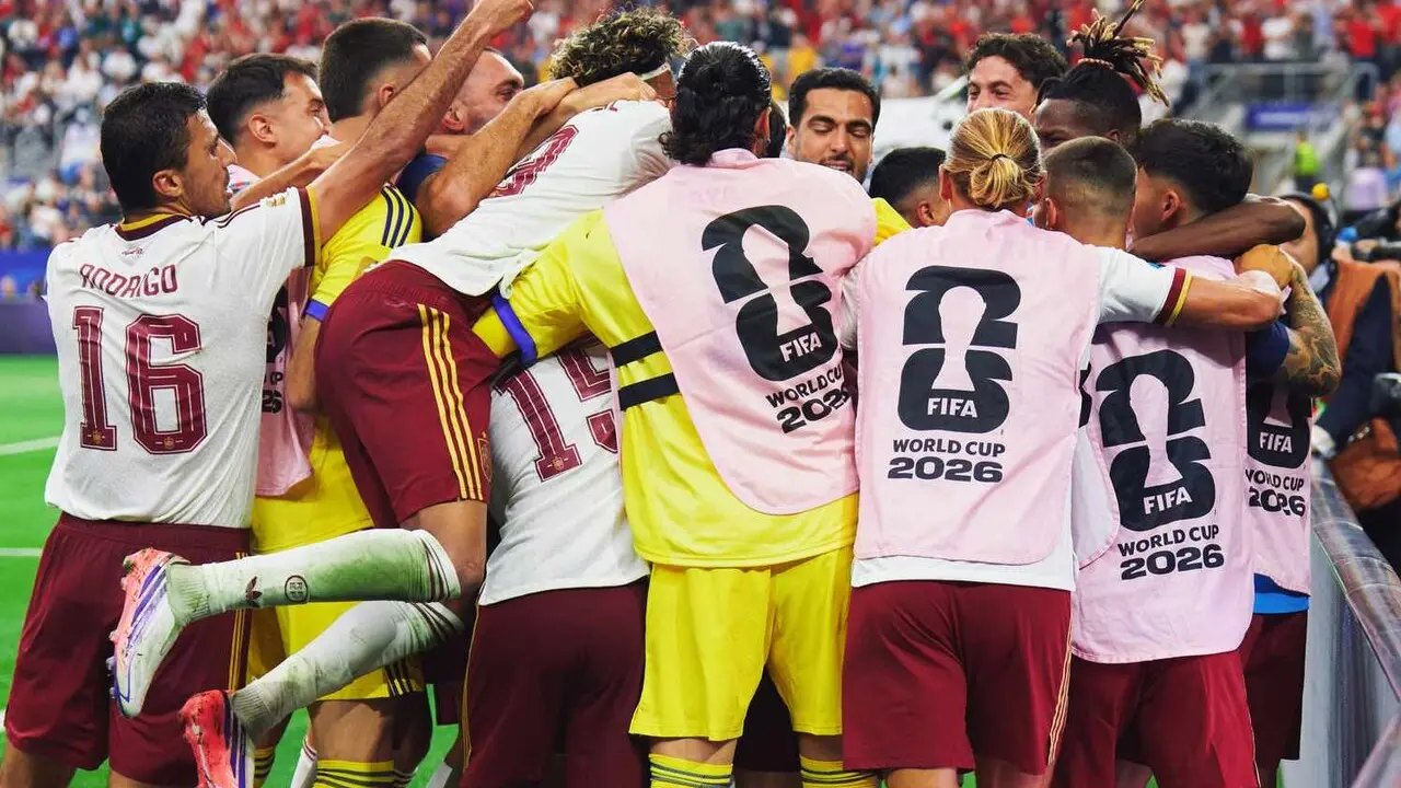 Espa&ntilde;a volver&aacute; a disputar una final de la Copa del Mundo diecis&eacute;is a&ntilde;os despu&eacute;s de conquistar el t&iacute;tulo en Sud&aacute;frica. El conjunto dirigido por Luis de la Fuente firm&oacute; en Dallas una de las actuaciones m&aacute;s completas del campeonato para imponerse por 0-2 a Francia y ganarse el derecho a pelear por el t&iacute;tulo el pr&oacute;ximo domingo.