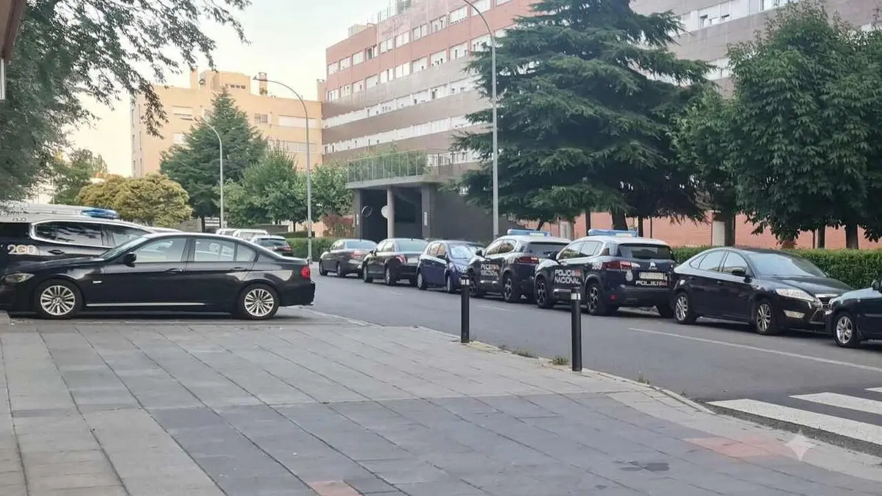 Patrullas de la Polic&iacute;a Nacional en el lugar del suceso.