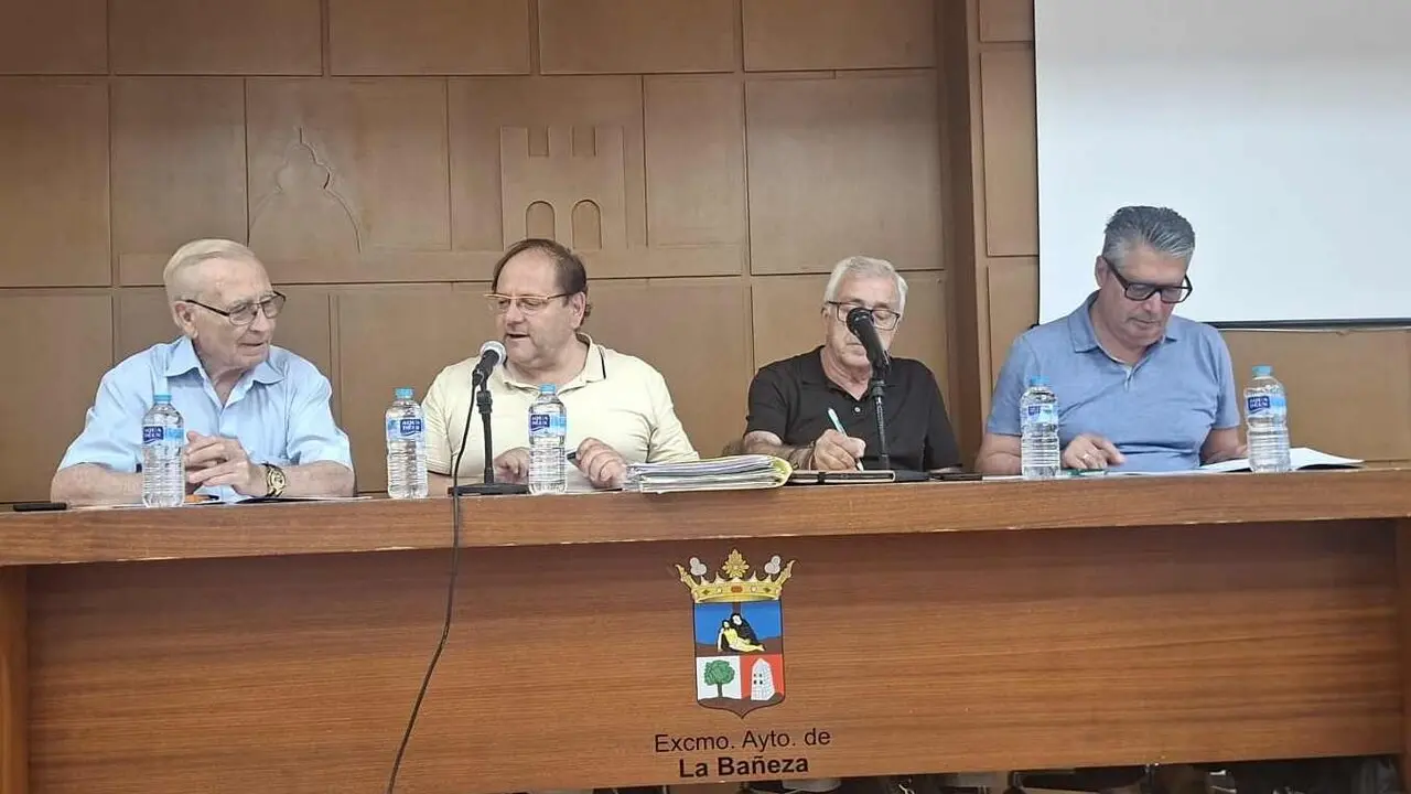 La XII Asamblea, celebrada en La Ba&ntilde;eza, acuerda intensificar las gestiones ante la Junta y reclamar avances en el enlace con Portugal.