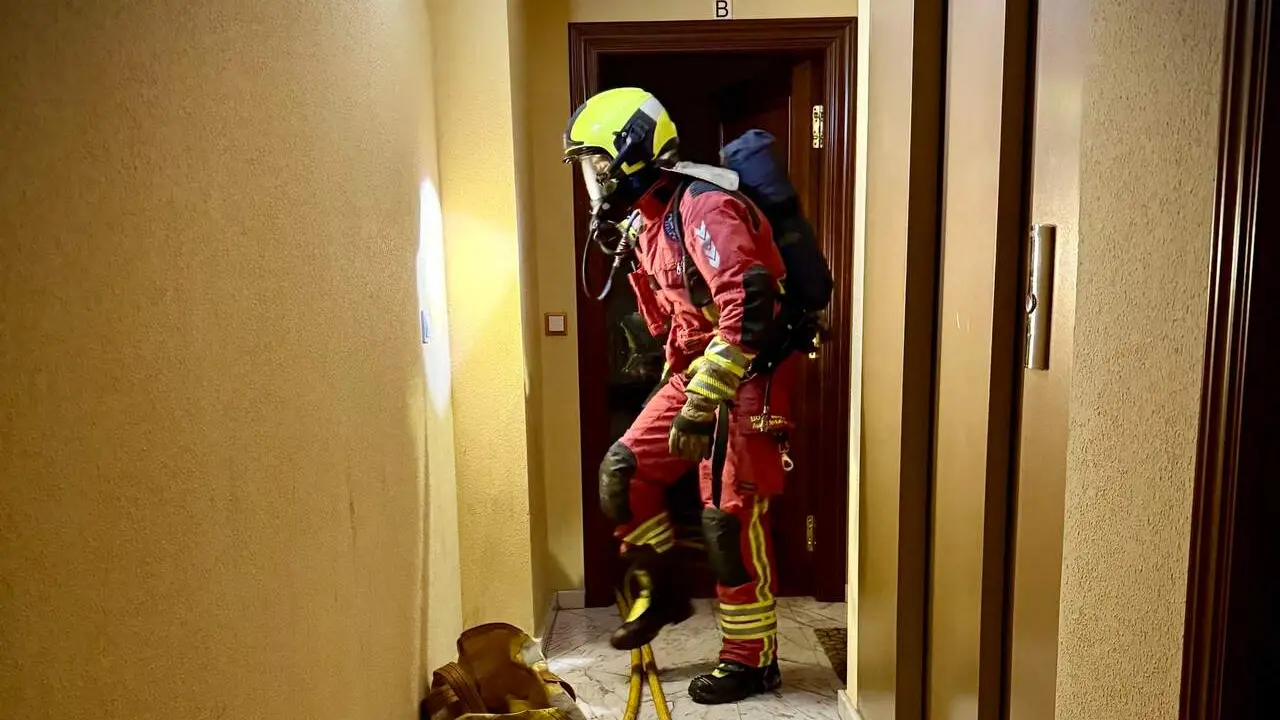 Imagen de archivo de una intervenci&oacute;n de los Bomberos de Le&oacute;n en el incendio de una vivienda. Foto: Bomberos Le&oacute;n.