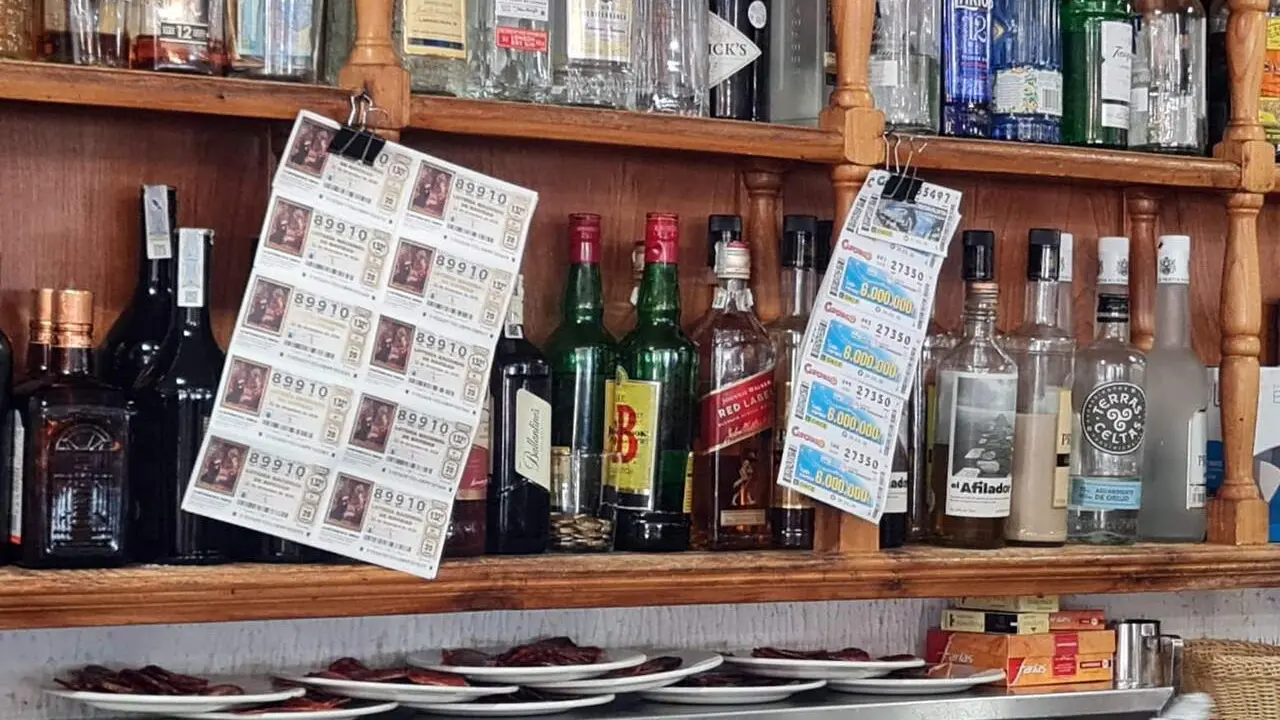 Loter&iacute;a de Navidad de Rodiezmo en el Ezequiel de Villaman&iacute;n.