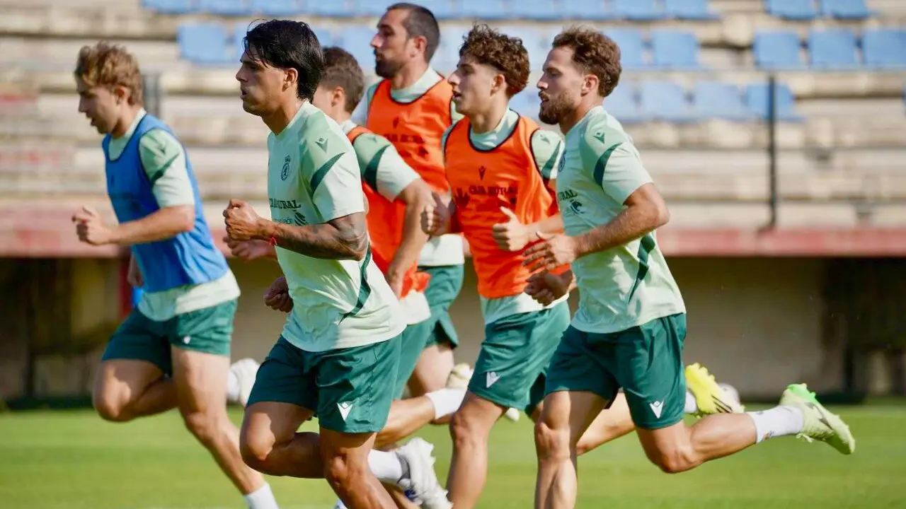 El equipo de Jandro Castro afronta una semana de carga de trabajo mientras Asier Goiria trabaja en la llegada de nueve o diez refuerzos.