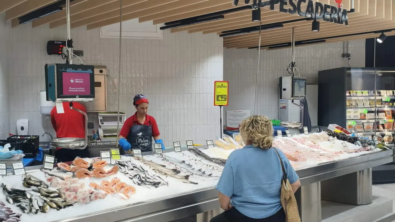 Alcampo invierte un mill&oacute;n de euros en la renovaci&oacute;n de un supermercado en Ponferrada.
