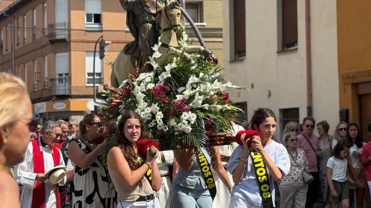 Trobajo del Camino celebra el d&iacute;a grande de las fiestas de Santiago. La procesi&oacute;n y la misa en honor al Ap&oacute;stol marcan una jornada que se completa con actividades infantiles, el certamen de tortillas, un encuentro coral y la verbena.