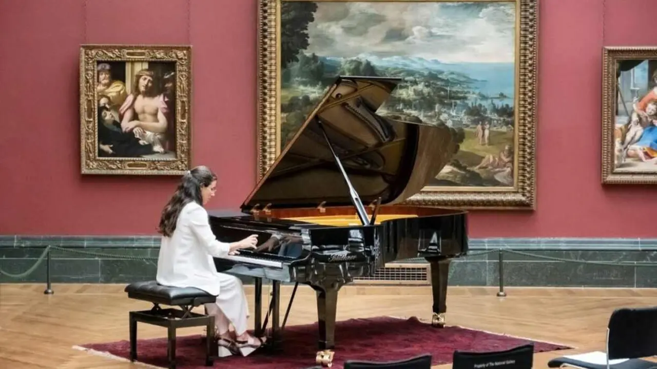Marta Espinos, durante una actuaci&oacute;n en la Sorolla National Gallery.