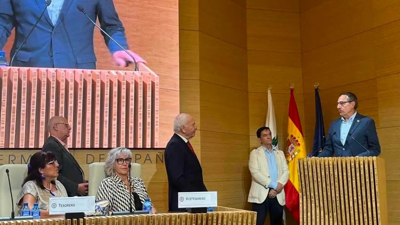 Miguel Angel de Mena, vocal