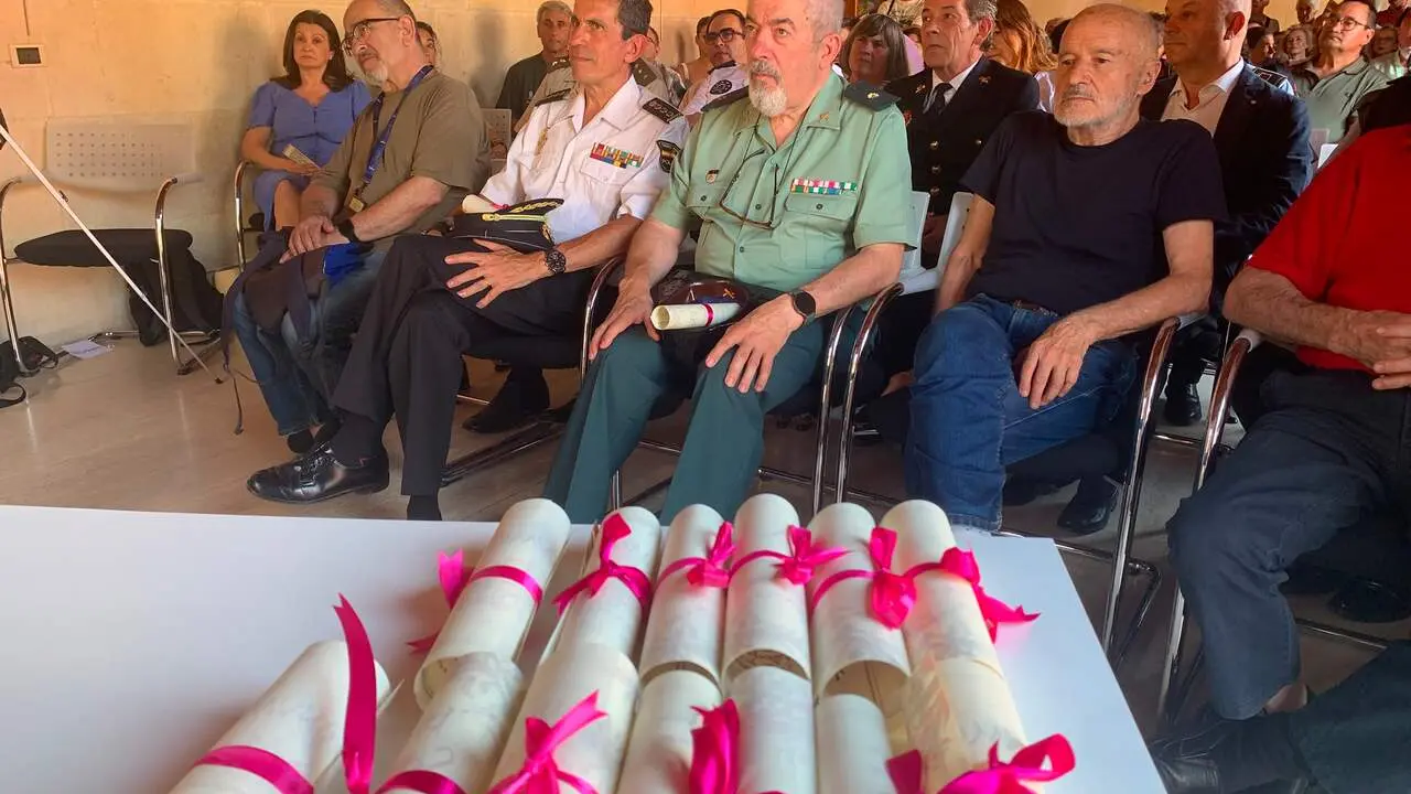ProMonumenta reconoce a los h&eacute;roes de los incendios de Le&oacute;n con sus Socios de Honor. La asociaci&oacute;n distingue a 54 municipios afectados y a los equipos que afrontaron la emergencia forestal de 2025. Fotos: A.F. Reca
