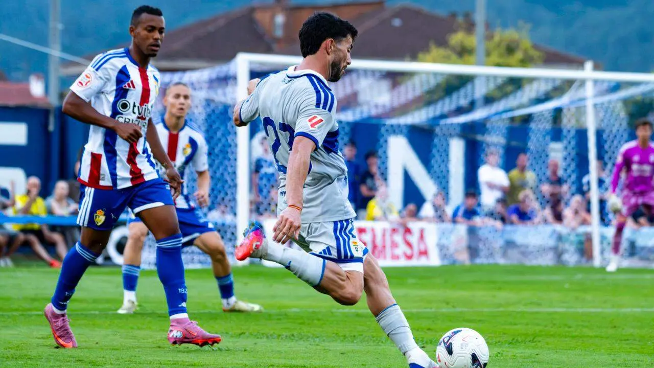 La SD Ponferradina abri&oacute; este mi&eacute;rcoles su calendario de encuentros de preparaci&oacute;n con una derrota por 4-0 frente al Real Oviedo, en un amistoso disputado en el estadio Marqu&eacute;s de la Vega de Anzo, en Grado. El marcador reflej&oacute; la mayor pegada y el ritmo competitivo del conjunto asturiano, que se mostr&oacute; m&aacute;s rodado en el estreno veraniego del equipo berciano.