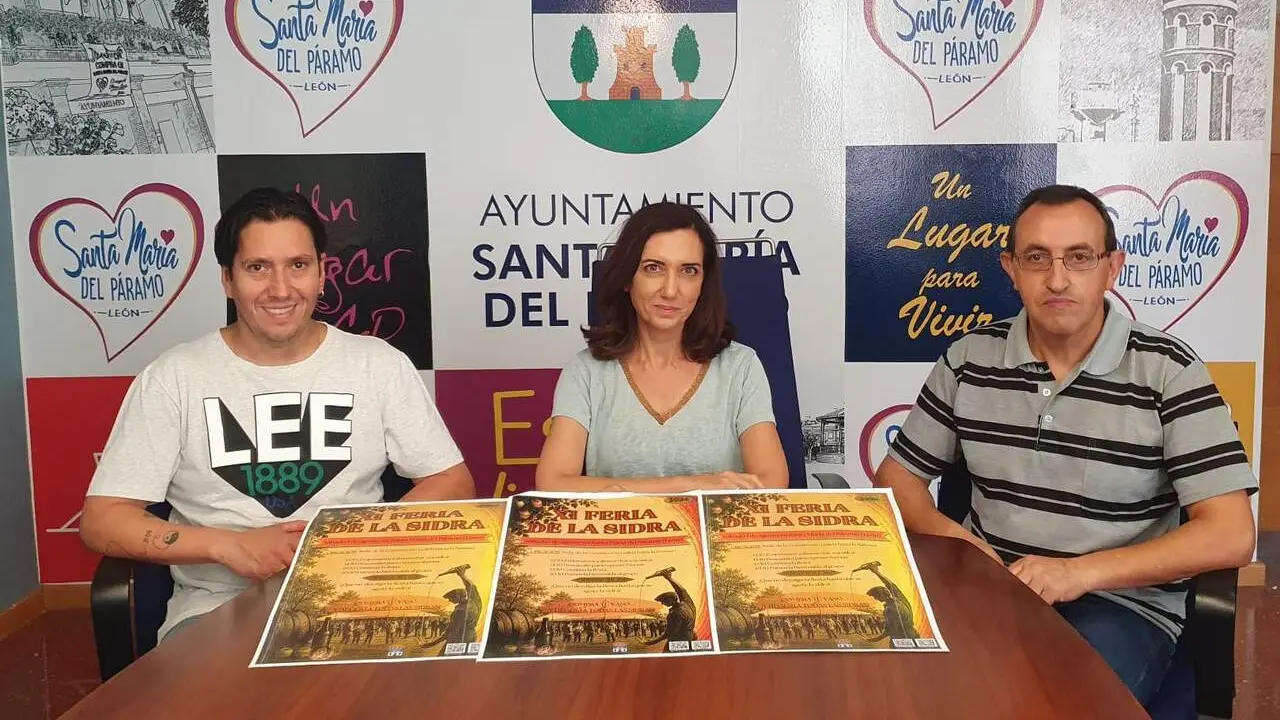 La alcaldesa de Santa Mar&iacute;a del P&aacute;ramo, Alicia Gallego, en la presentaci&oacute;n de la Feria de la Sidra.