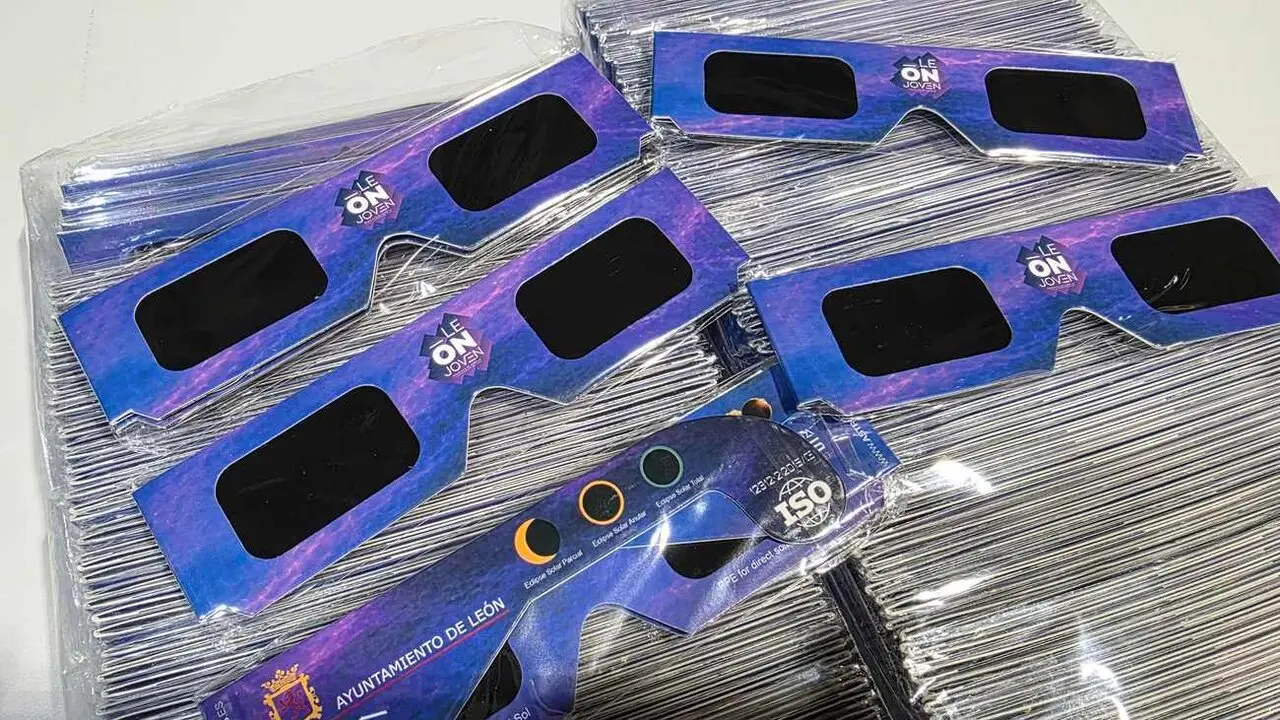 Imagen de las gafas que ser&aacute;n repartidas por la concejal&iacute;a de Juventud del Ayuntamiento de Le&oacute;n.