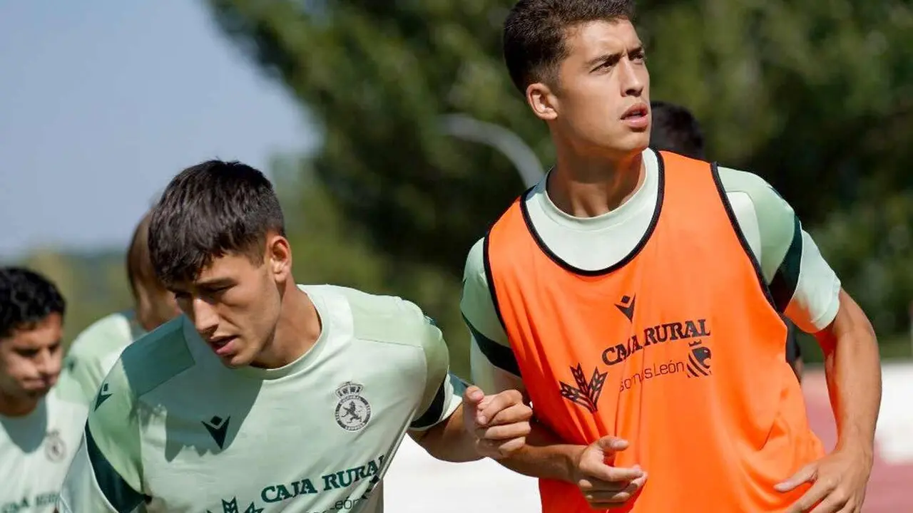 La plantilla de la Cultural, durante un entrenamiento.