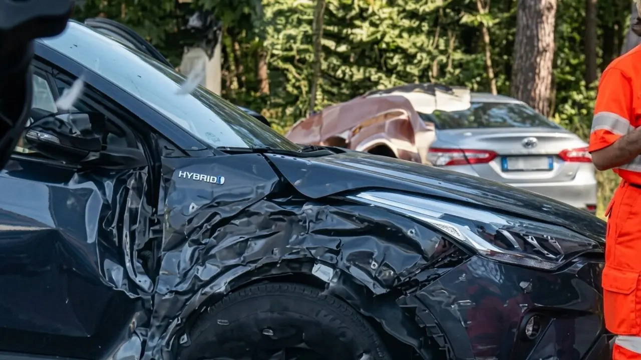 Imagen de los da&ntilde;os en el veh&iacute;culo tras el accidente. Foto: Isaac Llamazares