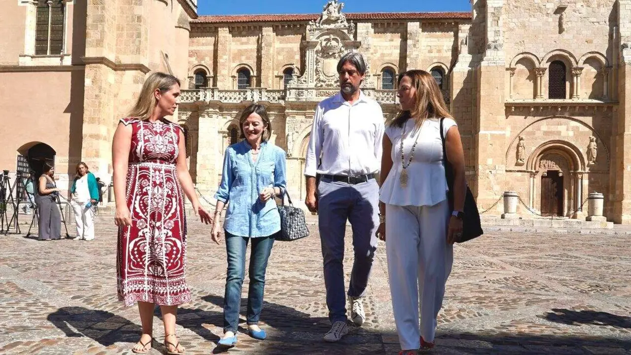 La vicesecretaria nacional de Coordinaci&oacute;n Sectorial del Partido Popular, Alma Ezcurra, visita la ciudad de Le&oacute;n acompa&ntilde;ada por el senador Jorge Garc&iacute;a Vega, la procuradora Mar&iacute;a Jos&eacute; &Aacute;lvarez y la concejala del Ayuntamiento de Le&oacute;n Ana Franco