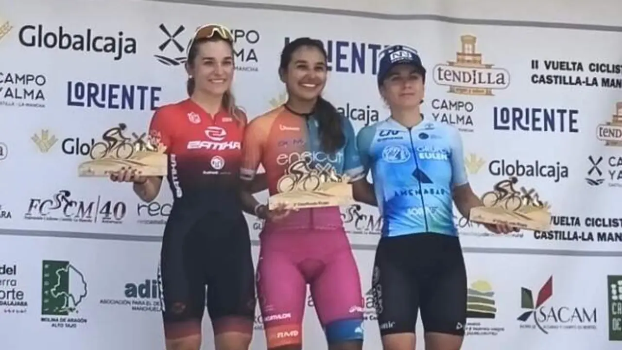 Natalia Vasquez firma una gran victoria para el Eneicat en la II Vuelta Ciclista Castilla-La Mancha.