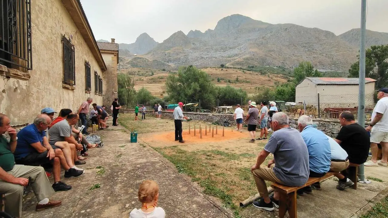 Pocos entornos ofrecen la posibilidad de jugar a los bolos en un escenario &uacute;nico como Mara&ntilde;a.